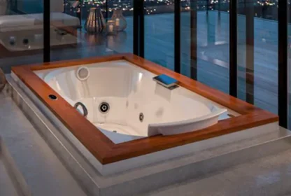 Marina Wood - Jacuzzi