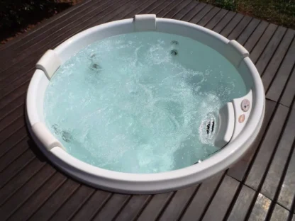 SPA J180 - Jacuzzi - Imagem 2